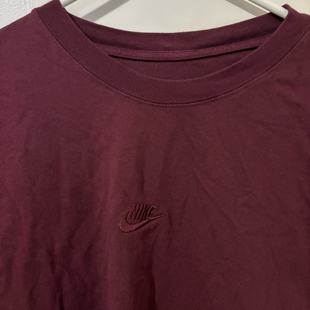 Nike Men's Short Sleeve Tee in Burgundy